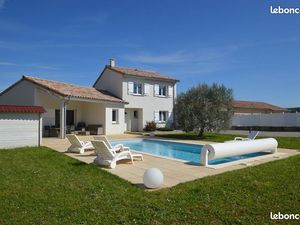 Villa non mitoyenne de 137 m2 sur terrain 1330 m2 construite en 2012 sans vis-a-vis