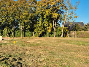 Terrain d’angle viabilisé de 371 m² – Châteaugiron Centre – Libre de constructeur