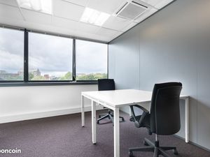 Bureau privé à louer pour 2 personnes à Lille Europe