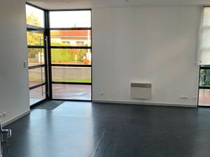 EYSINES local professionnel à louer 3 bureaux + hall d'entrée hall d'entrée 88 m²