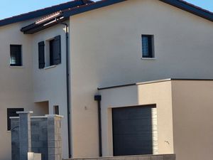 Villa récente 140 m² à louer sur Charly