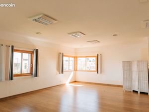 Local 80M2 aménageable dans un centre de soins