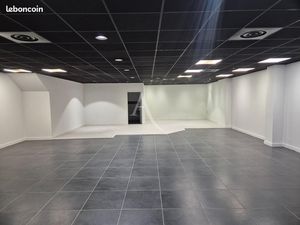 Local commercial 230 m²