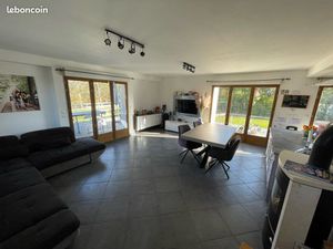 Maison familiale rénovée – 4 chambres – grand jardin – quartier recherché à Reignier-Esery