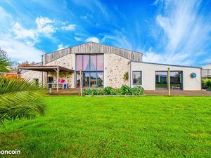 Maison 8 pièces 256 m²