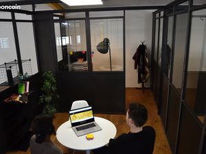 Bureau dans Espace de service