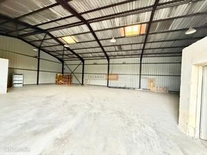 Local industriel 300 m²