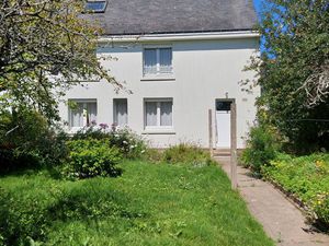 GUIDEL Bourg Maison Individuelle F6 95m2 habitables Terrain 365m2  Garage séparé 25m2. Sit