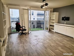 Les Ulis  F3 neuf 67 m² + balcon 6 m²  cuisine équipé  4eme étage