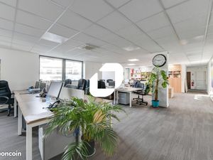 Bureau 258 m²