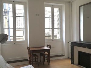 Grand studio meublé Palais de Justice Courte durée