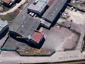 Local 700 m² MONETEAU