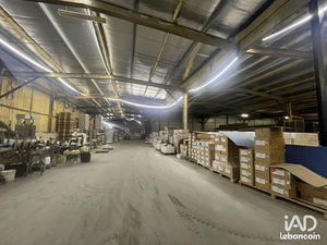 Local 3800 m² BEYCHAC-ET-CAILLAU