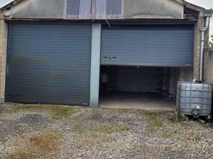 Local de stockage / petit hangar 100 m² – Accès facile – Idéal artisan ou entrepreneur