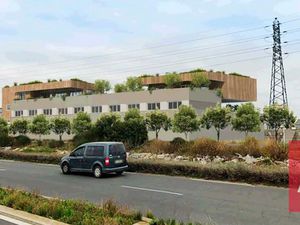 Local commercial 1 634 m²