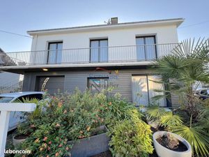 Maison 8 pièces 220 m²