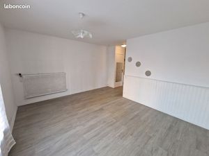 Studio 30m2 TBE +CAVE +PKING PROCHE METRO