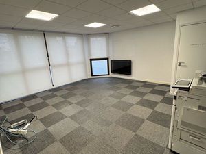 LOCAL COMMERCIAL / BUREAUX 220m2