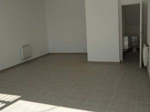 Local commercial refait à neuf face à un grand parking gratuit de 150 places secteur très 