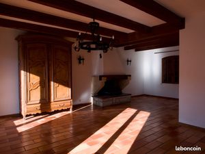 À vendre – Maison de village 118 m² avec grande terrasse et deux garages aménageables – Ro