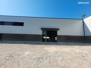 Annecy Nord  proche péage  315m² au sol dans bâtiment neuf avec 4 parkings privatifs