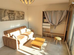 Studio meublé et climatisé avec ascenseur  balcon et terrasse sur toulon ouest - quartier 