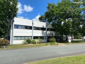 BUREAUX A LOUER 22 m² MERIGNAC AEROPORT integrant toutes les charges ( edf  clim fibre)ge