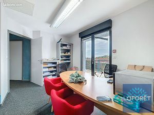 Local 216 m² LES HERBIERS