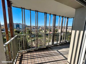 Appartement T3 63 m balcon et garage ferme