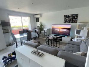 Appartement 42 m² – Climatisé – Balcon – Grand garage + cave – 2 min plage & commerces