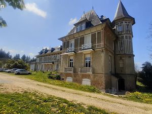APPARTEMENT MEUBLE F2 45 M2 AU CHÂTEAU + TERRASSE PRIVATIVE DE 40 M2+ JARDIN DE 10000M2+ P