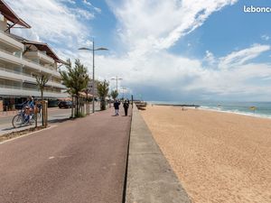 Appartement T4 + 2 lots de garages à la residence la croisiere   en front de mer   au 3 em