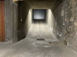 Loue parking voiture citadine ou moto scooter