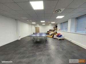 Local d'activité 151 m²