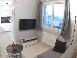 Appartement 4 pièces rénové – 65 m² – 3 chambres – 7ᵉ étage – Grenoble 38100