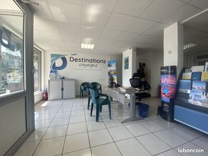 Local 304 m² Sainte-Clotilde