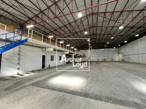 Local d'activité 2 240 m²