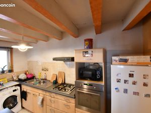 Location à l'année maison de village T3 + bureau meublée et climatisée