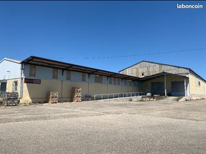 Vend hangar 2000m2 sur terrain constructible en R+2