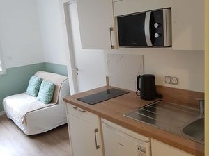 Appartement meublé  idéalement situé  Tours Centre (électricité  internet  eau compris)