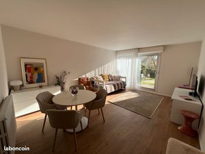 T2 de 56 m² entièrement rénové – Terrasse plein sud – Parking privé – Centre de Royan