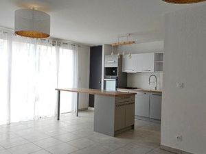 T3 64 m² avec terrasse  jardin et parking