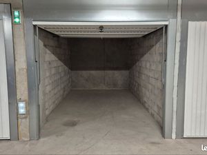 Garage fermé et sécurisé secteur lycée Albert Camus Fréjus