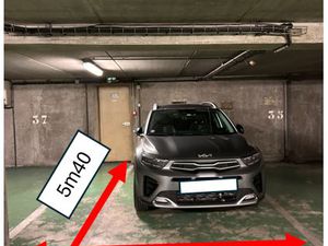 Grand parking résidence récente levallois centre