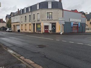 Ensemble immobilier libre 829 m² – Murs commerciaux + logements – Bourges Centre