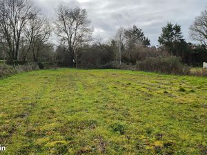 Terrain 1 900 m² Menesplet