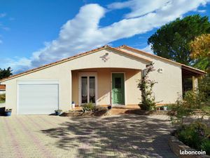 Maison beaux volumes  terrain  calme