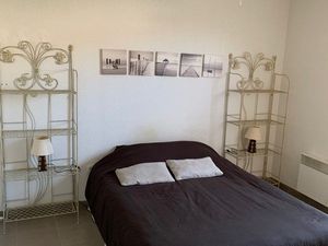 T2 35 m2 + balcon + parking  meublé