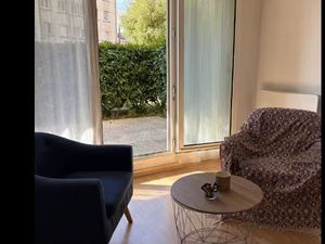 F1 bis + terrrasse + parking bollee