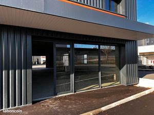 Local d'activité 176 m²